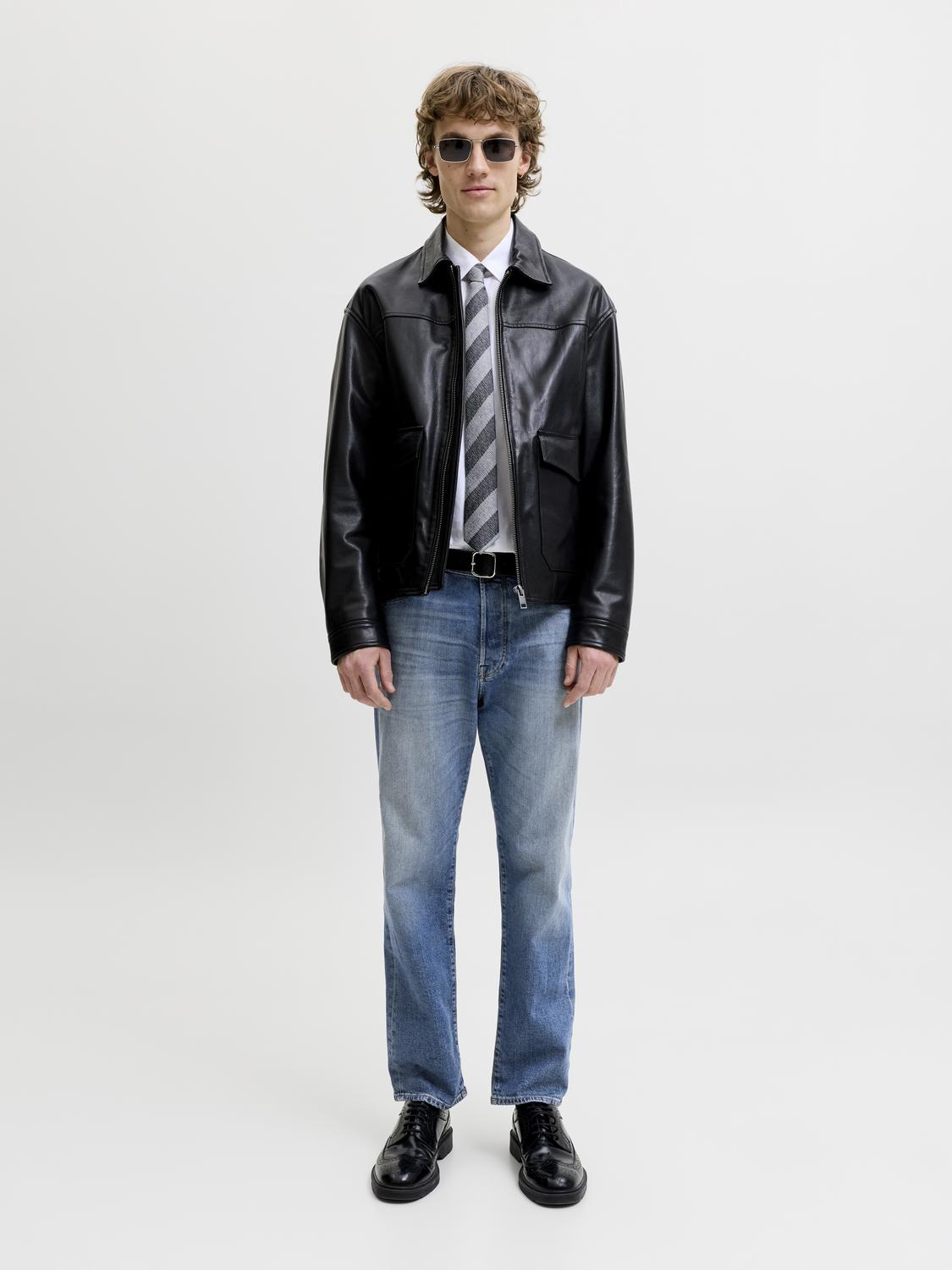 model_shot-front_full